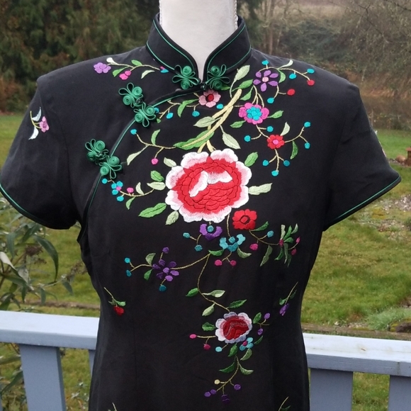 Embroidered Oriental black silk dress size XL - Picture 4 of 8